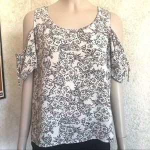 🔥BOGO FREE Lily White cold shoulder floral top
